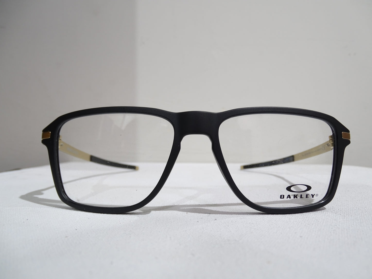 OAKLEY Eyewear