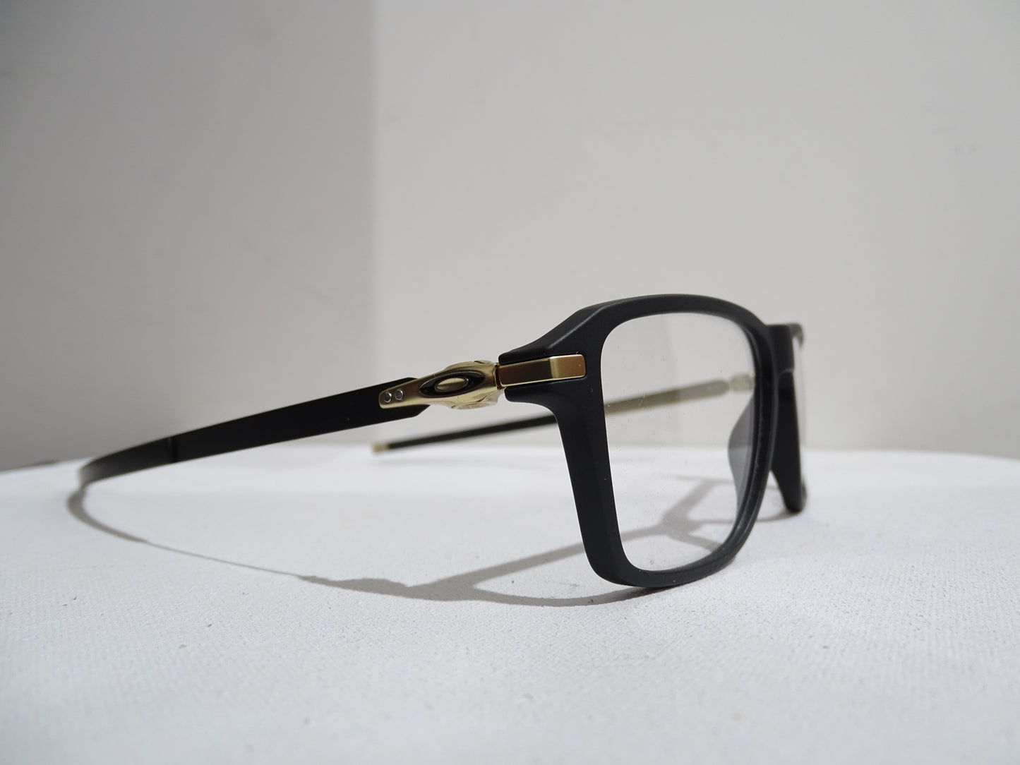 OAKLEY Eyewear