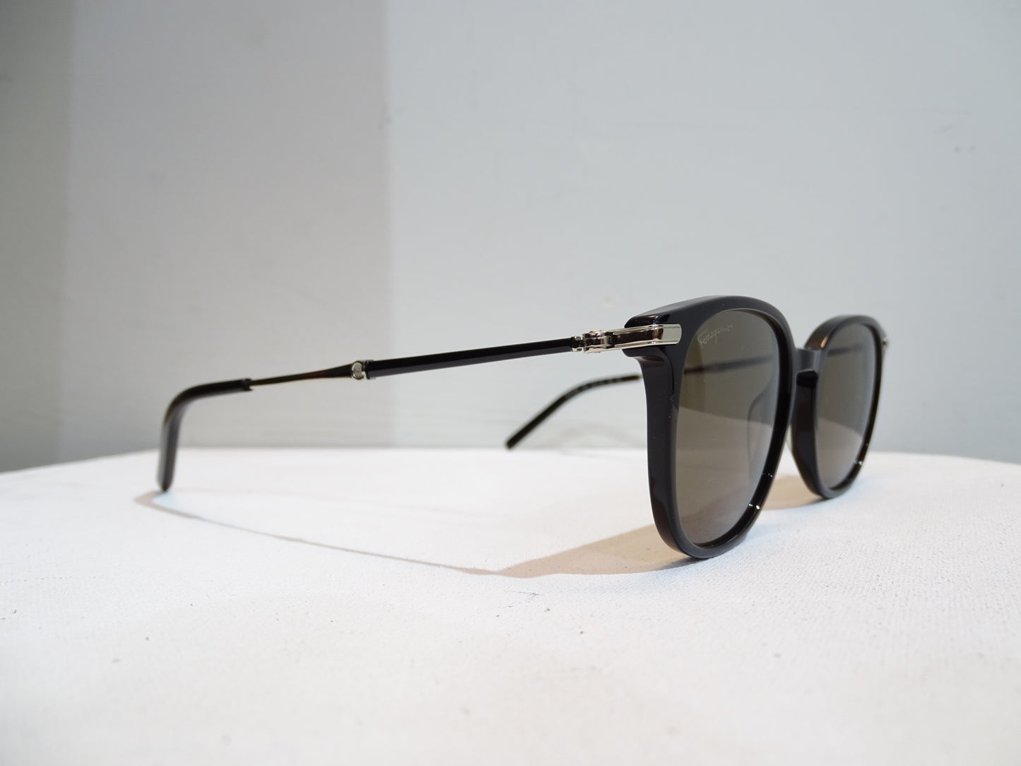 FERRAGAMO Sunglasses SF1015S
